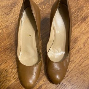 Christian Louboutin simple tan heels pumps 39 8.5